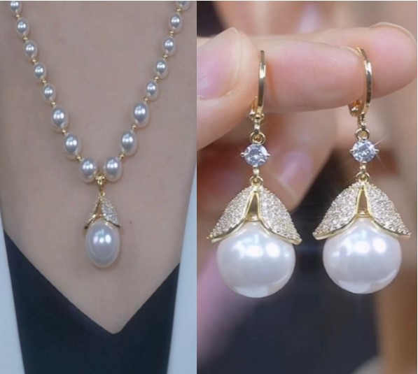 Italian Luxury Whaite Pearl Full Diamond Leaf Necklace