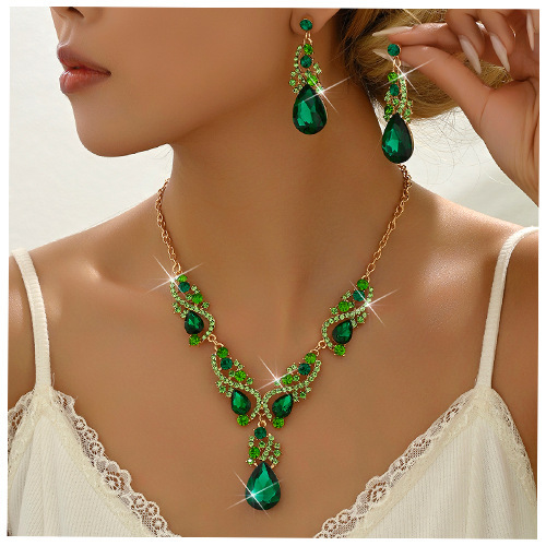 Diamond Cut Crystal Jewelry Set ( Green ) - Image 3